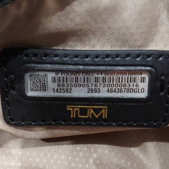 Tumi Meera Slim Waist Pack Great Condition - Picture 9 of 11
